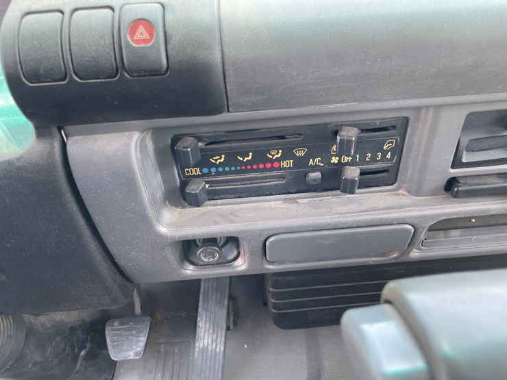 #2254-•-1998-isuzu-2-ton-cargo-truck-image-38