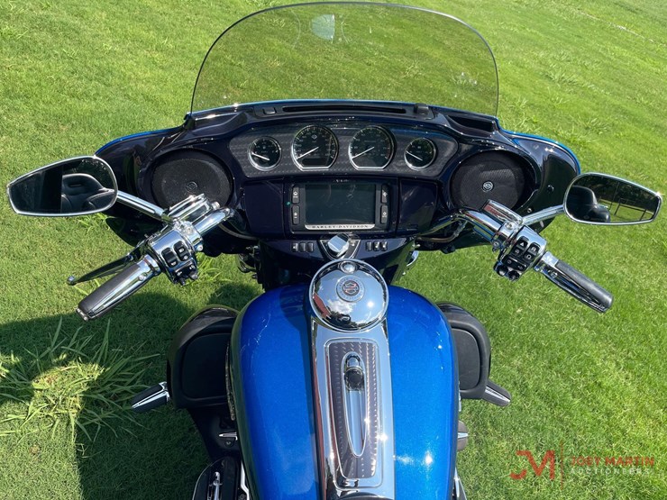 2014-harley-davidson-cvo-limited-mt.-rushmore-project-image-10