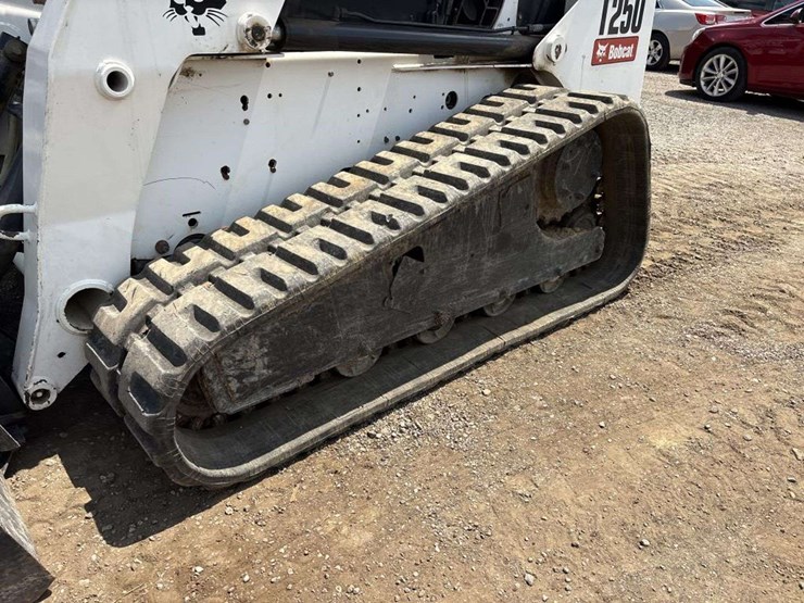bobcat-t250-image-6