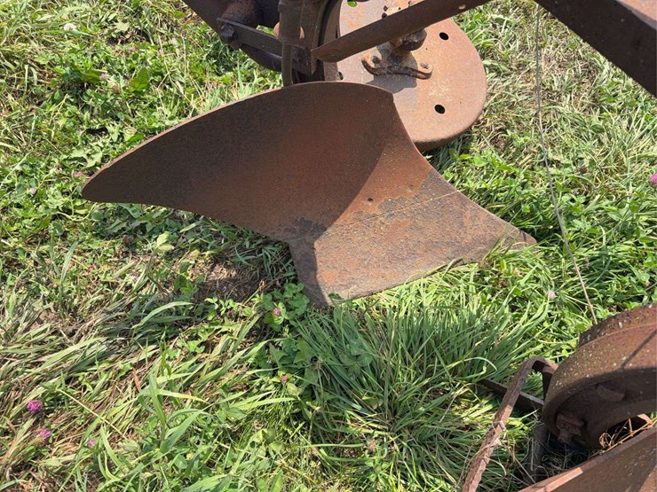 international-harvester-two-bottom-pull-type-moldboard-plow-image-15