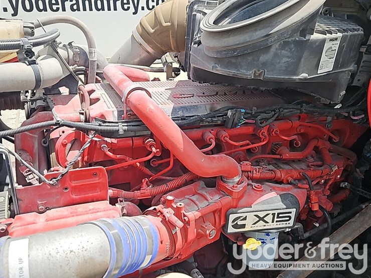 2018-peterbilt-567-image-25