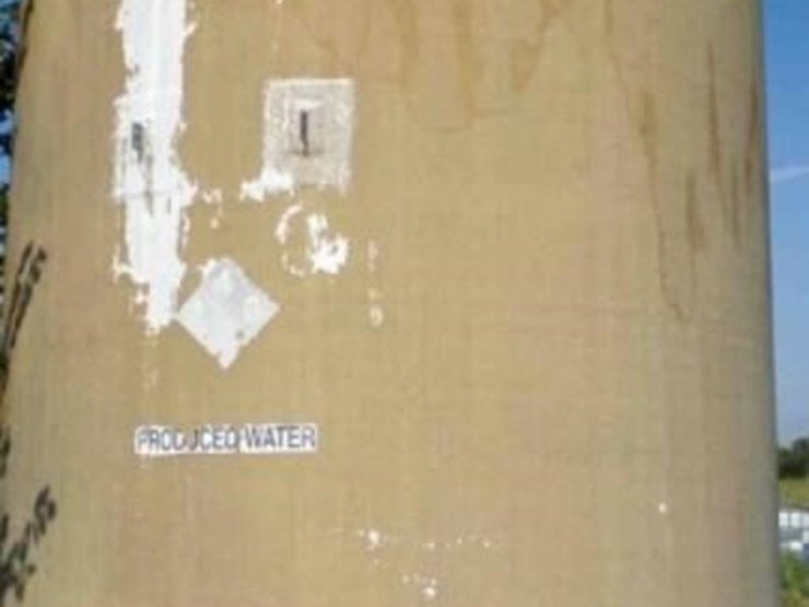 5000-gal-fiberglass-tank,-seems-to-be-good-image-3