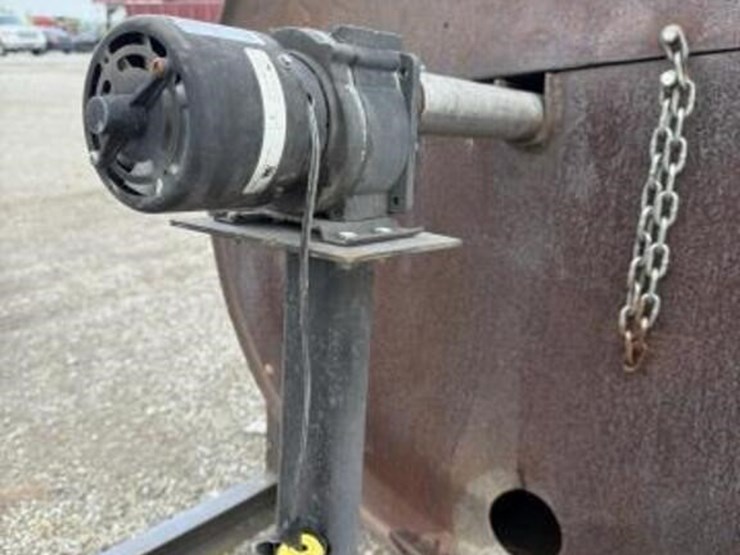 5-foot-barrel-smoker-on-trailer-image-10