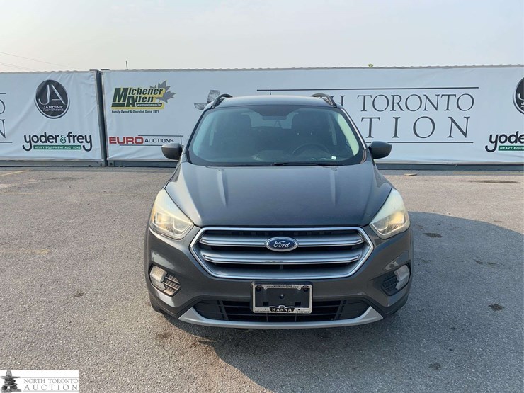 2017-ford-escape-se-image-2