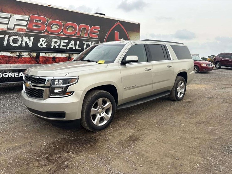 2016-chevrolet-suburban-image-1