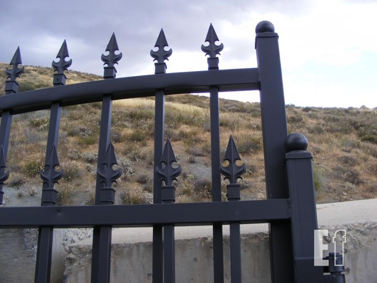 7'-x-20'-bi-parting-driveway-farm-gate-image-2