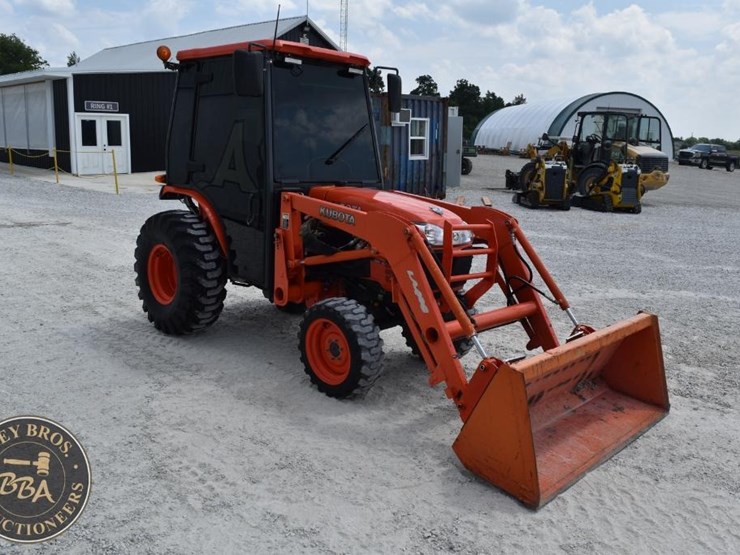 2013-kubota-b3000hsd-image-18