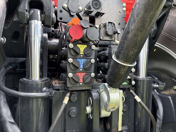 2024-case-ih-340-image-22