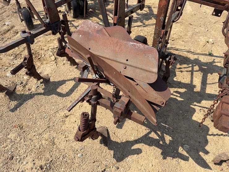 international-harvester-461-fast-hitch-cultivator-image-18
