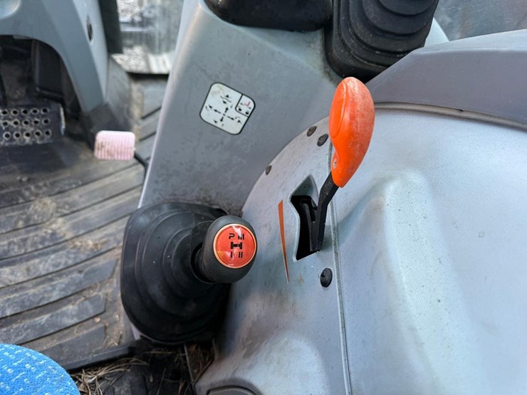 new-holland-t4.75-image-22