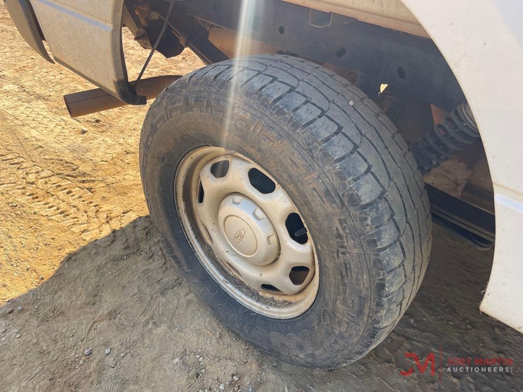 2013-ford-f150-xl-image-10