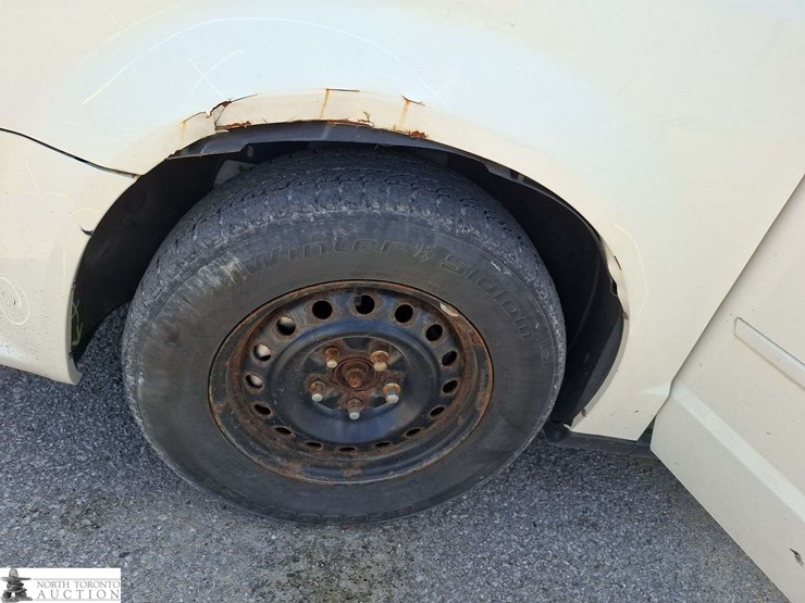 2011-dodge-grand-caravan-se-image-24