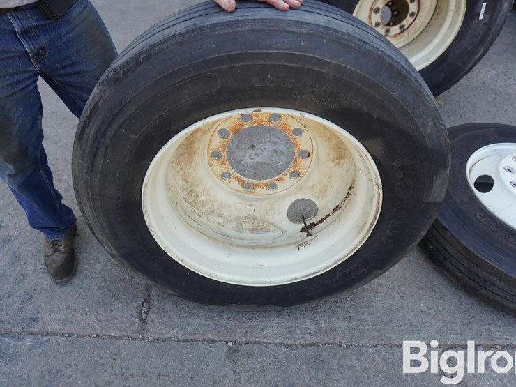 295/75r22.5-tires-&-rims-image-12