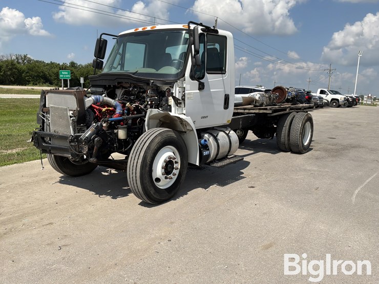 2019-international-durastar-4300-image-1