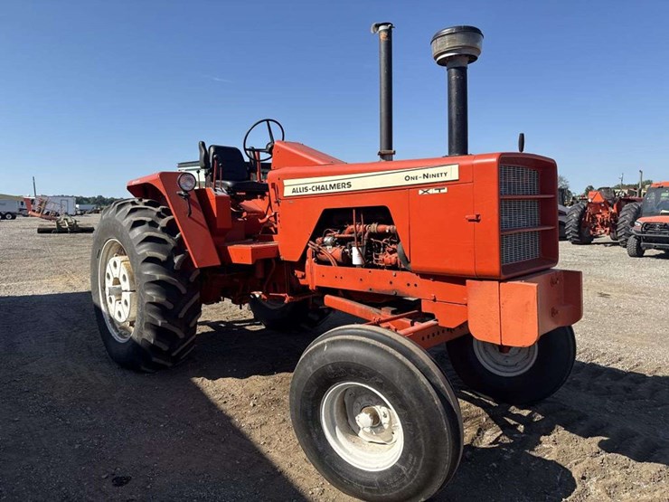 allis-chalmers-one-ninety-xt-diesel-tractor-image-4