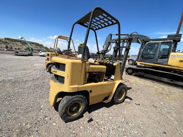 #2002-•-v30b-forklift-image-6