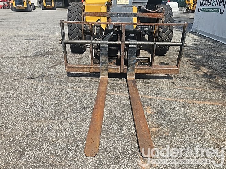 2015-caterpillar-tl943c-image-12