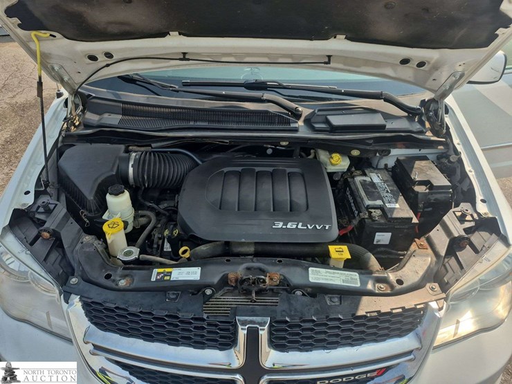 2017-dodge-grand-caravan-crew-image-10