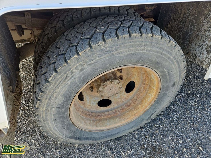 2013-ford-f550-image-38