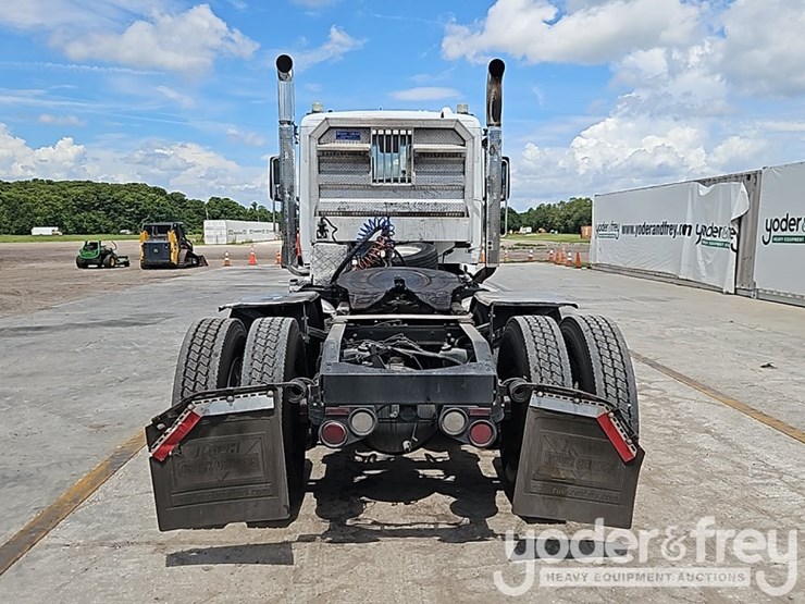 2018-peterbilt-567-image-15