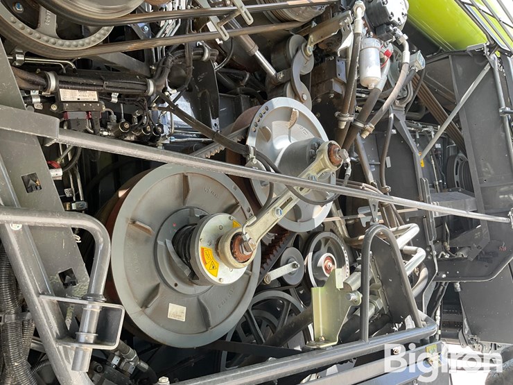 2021-claas-lexion-7400-image-17