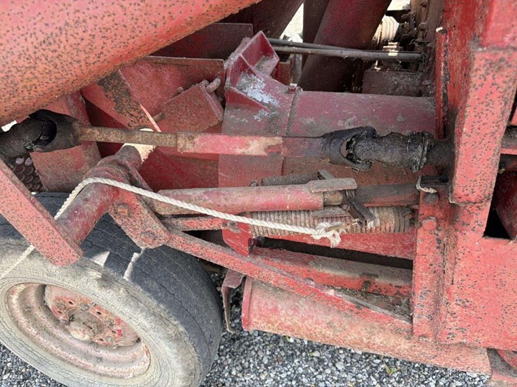 1966-farmhand-feed-grinder-with-corn-sheller-image-11