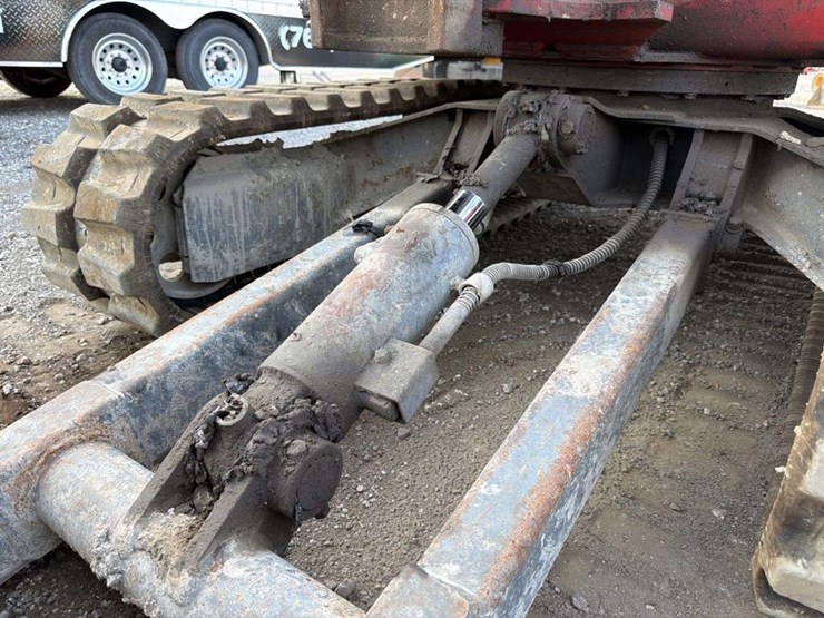 takeuchi-tb135-image-11
