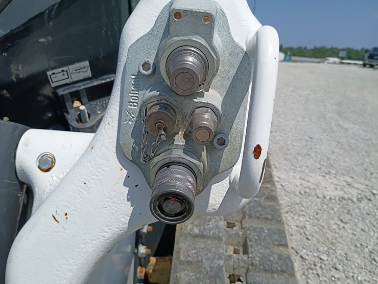 2023-bobcat-t76-image-61