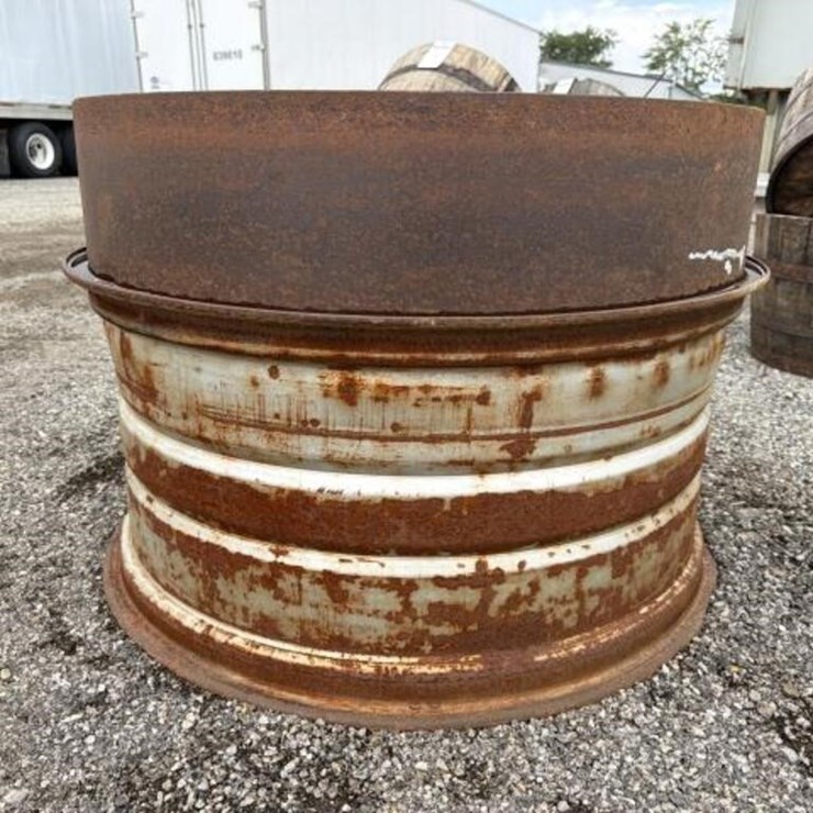 Dual Wheel off of 4000 Series Tractor