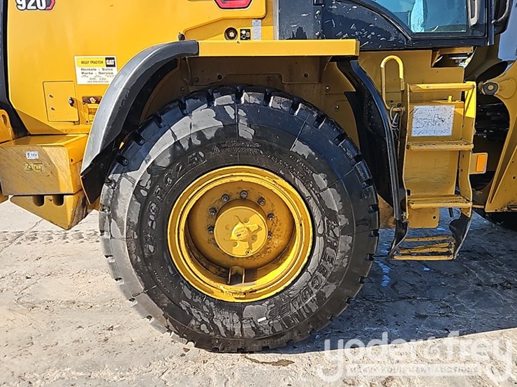2023-caterpillar-920-image-8