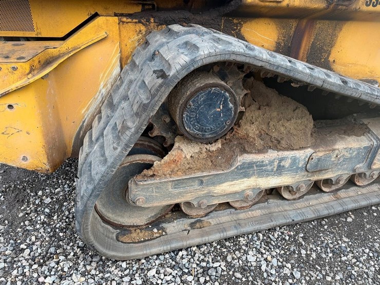 2021-deere-333g-image-10