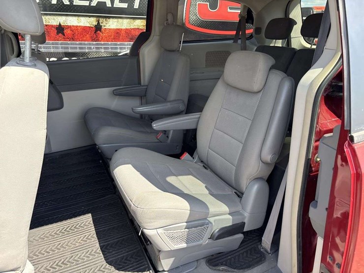 2008-dodge-caravan-image-12