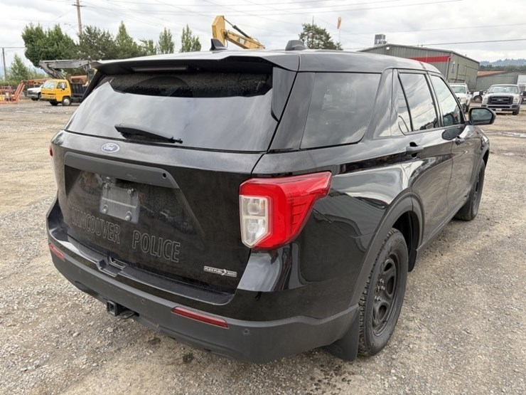 2020-ford-explorer-image-4