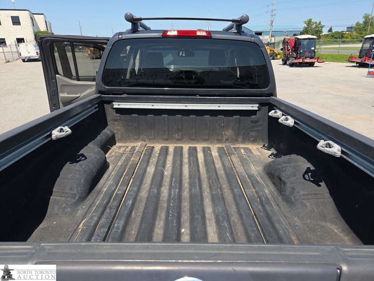2012-nissan-frontier-image-18