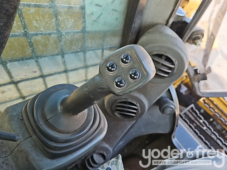2016-caterpillar-299d2-xhp-image-24