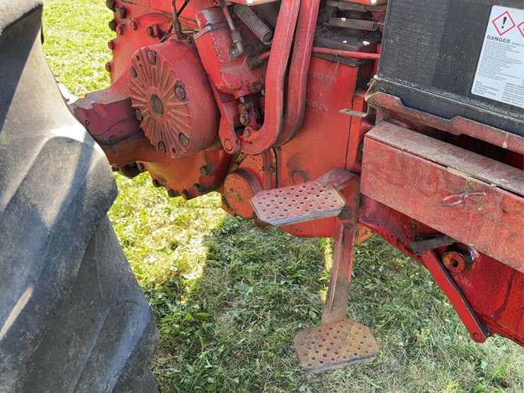 farmall-806-diesel-image-25