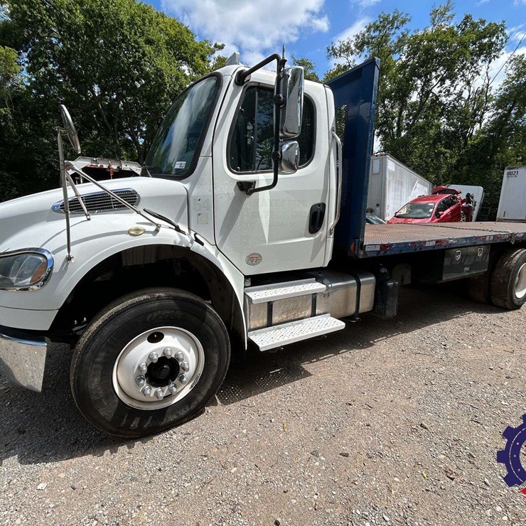 2015 FREIGHTLINER M2 T/A Flatbed Truck