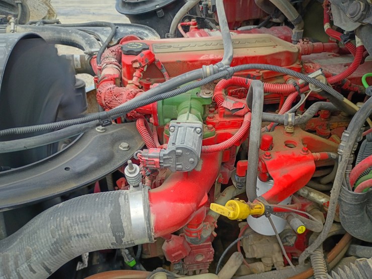 2013-freightliner-m2-106-image-20