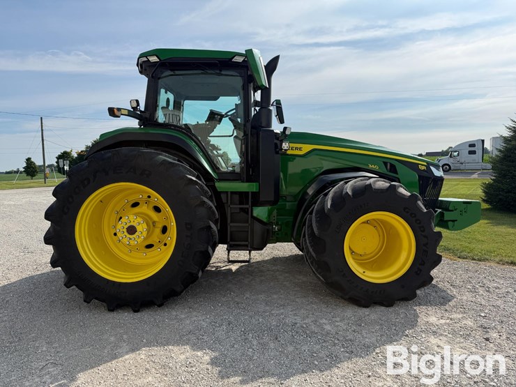 2024-john-deere-8r-340-image-4