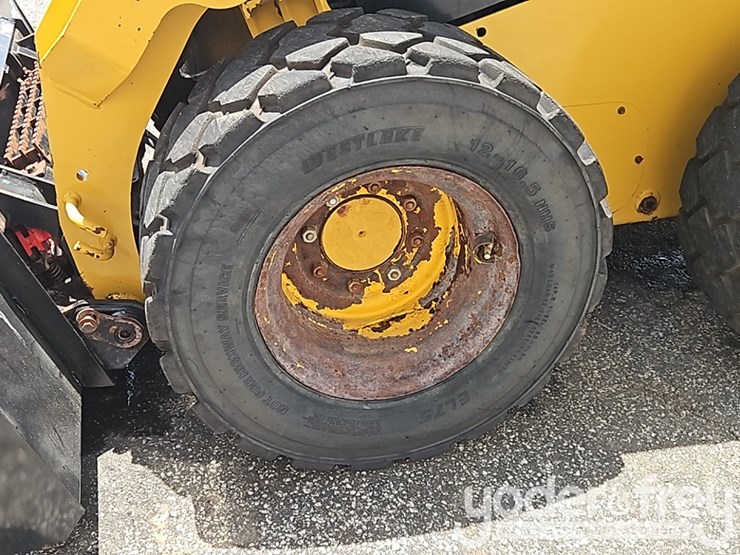 2022-caterpillar-232d-image-13