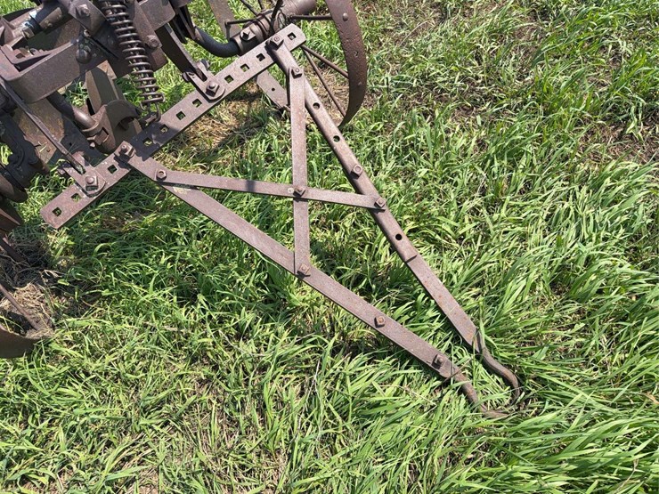avery-three-bottom-14”-pull-type-moldboard-plow-image-5
