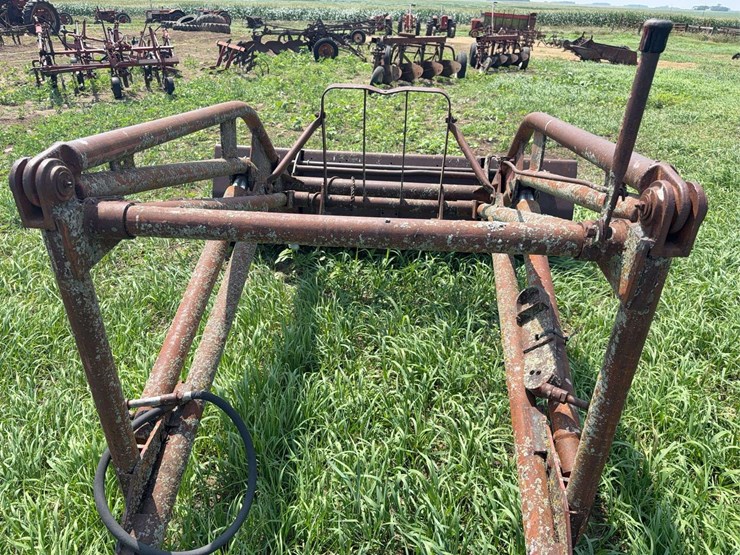 loader-for-farmall-300-or-350-image-13