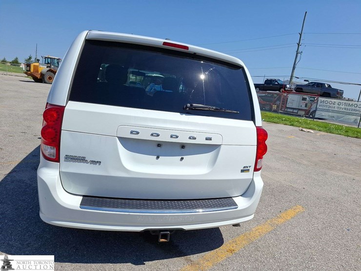 2014-dodge-grand-caravan-sxt-image-6