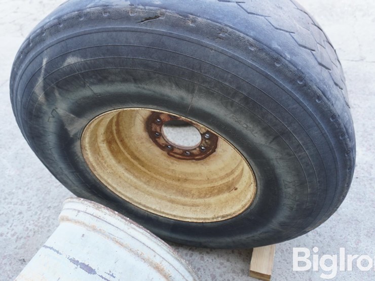 445/65r22.5-tire-and-rims-image-12