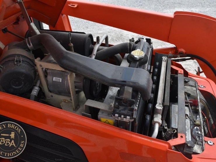 2013-kubota-b3000hsd-image-32