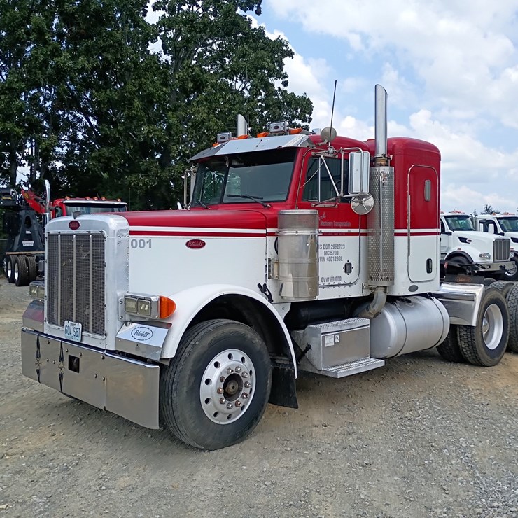 #21636 • 1997 Peterbilt 379 Semi Sleeper Truck