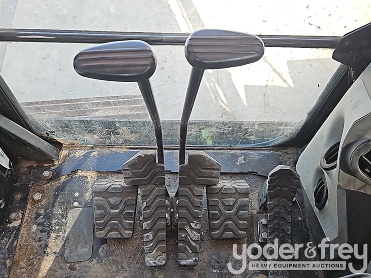 2019-caterpillar-323-image-37