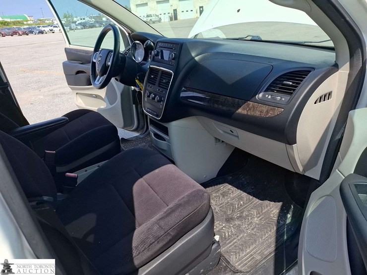 2011-dodge-grand-caravan-se-image-18