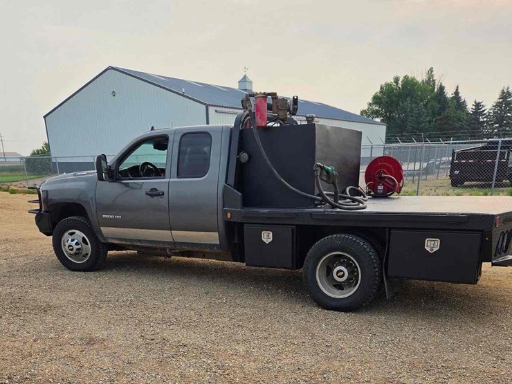 2011-chevrolet-3500-image-1