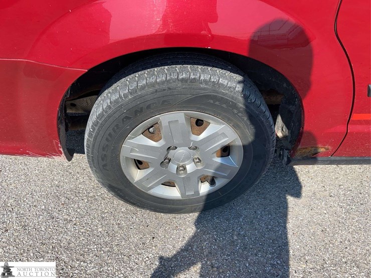 2013-dodge-grand-caravan-sxt-image-21
